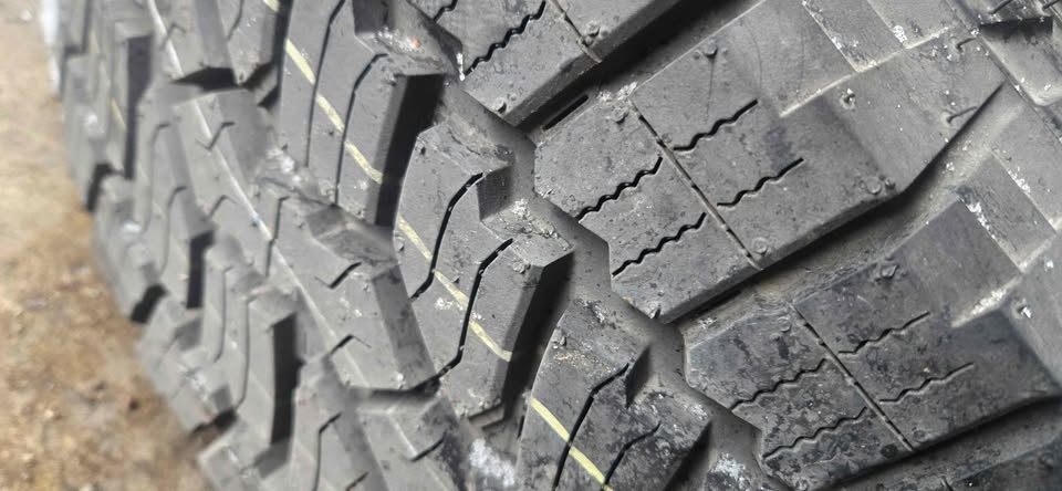 LT275/65R18 Tire with Original Aluminum Rim🏆 - photo 5
