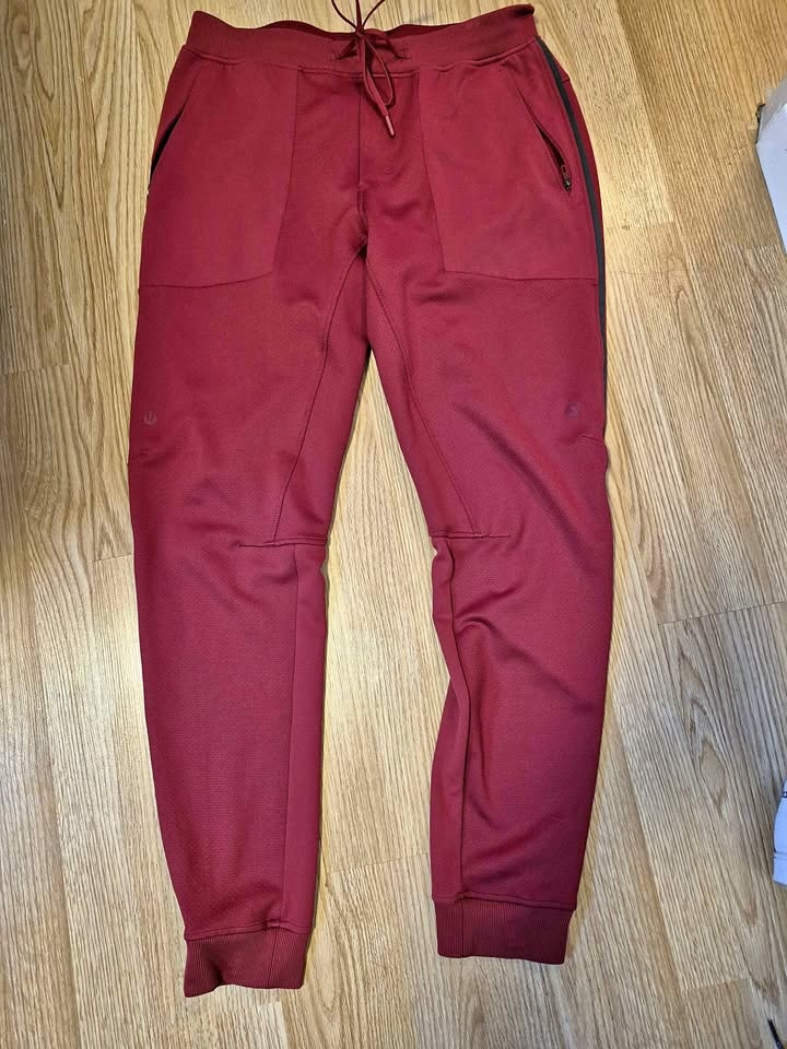 🏆LULULEMON MENS OLYMPIC CANADA WARM UP JOGGERS..SIZE L..LIKE NEW