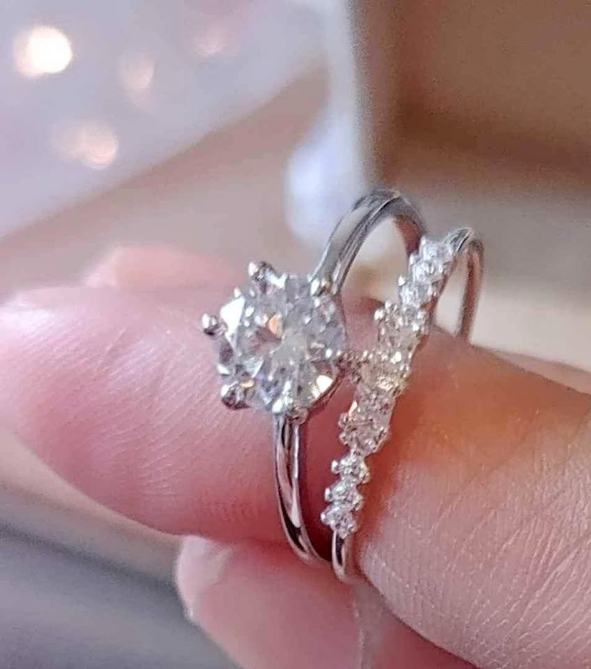 Brand new wedding ring pair size 7, 1 carat moissanite