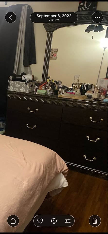 Bedroom Set: Dresser, Nightstands, Mirror, Headboard - photo 3
