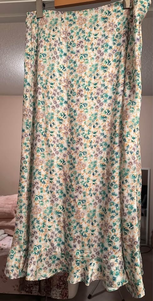 Zara Satin effect floral skirt