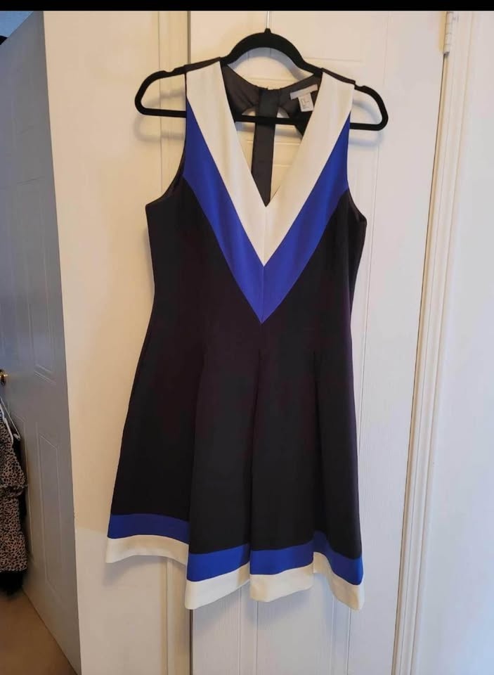 H&M V neck box pleat dress