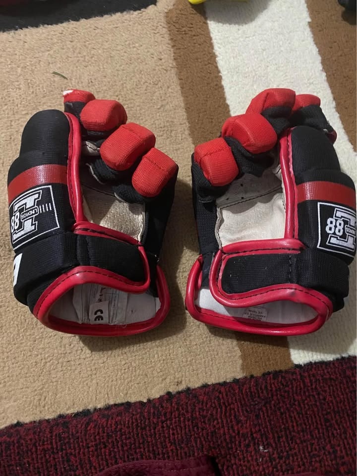 Junior Hockey Equipment - Take the whole Lot 🏆 - photo 4