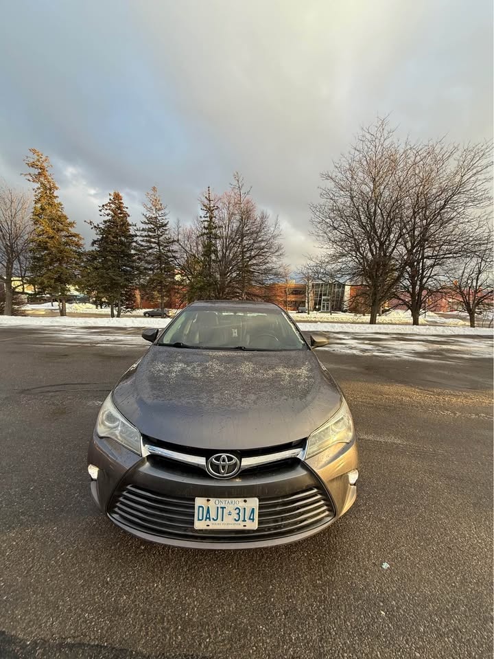 2016 Toyota Camry XLE - photo 3