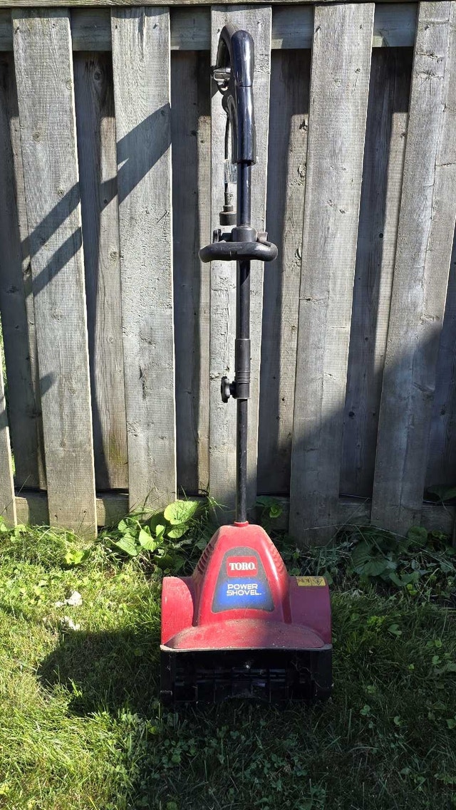 Toro Power Shovel