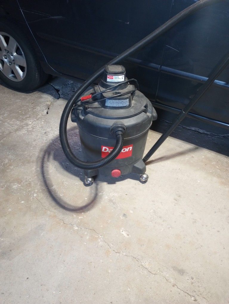 Dayton 16 Gallon Wet/Dry Shop Vac