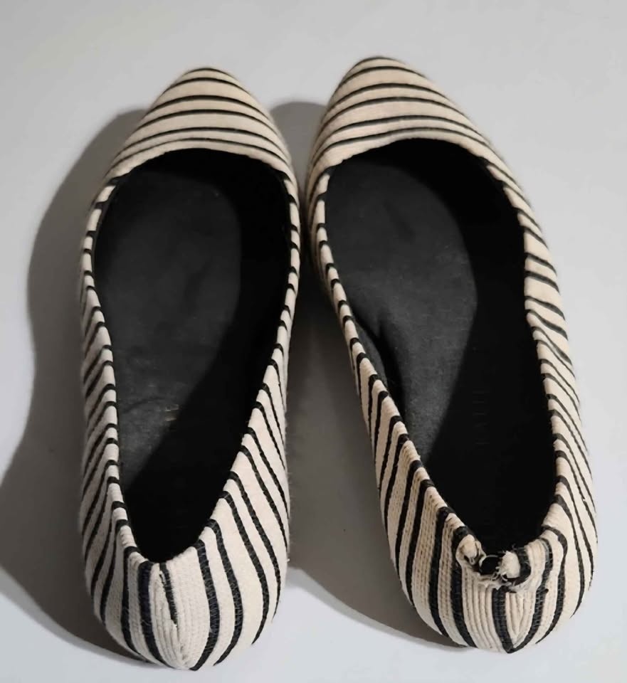 Kelly & Katie Black and Cream Striped Flats Size 8 - photo 2