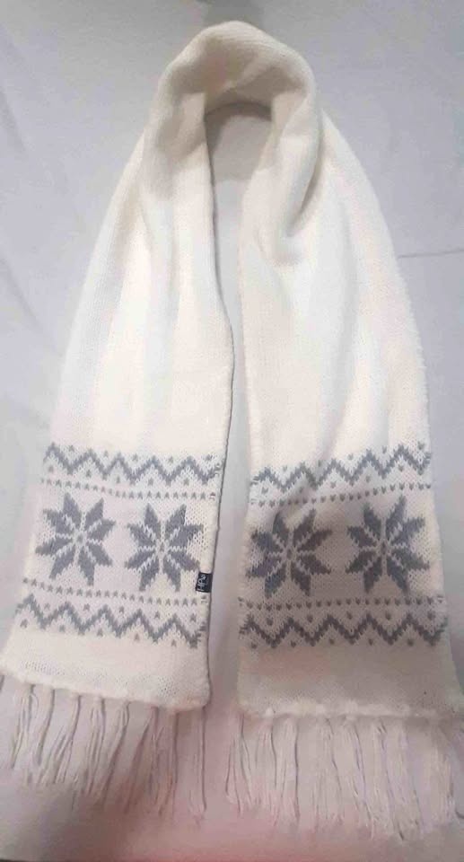 Hot Paws White and Grey Knitted Winter Scarf🏆