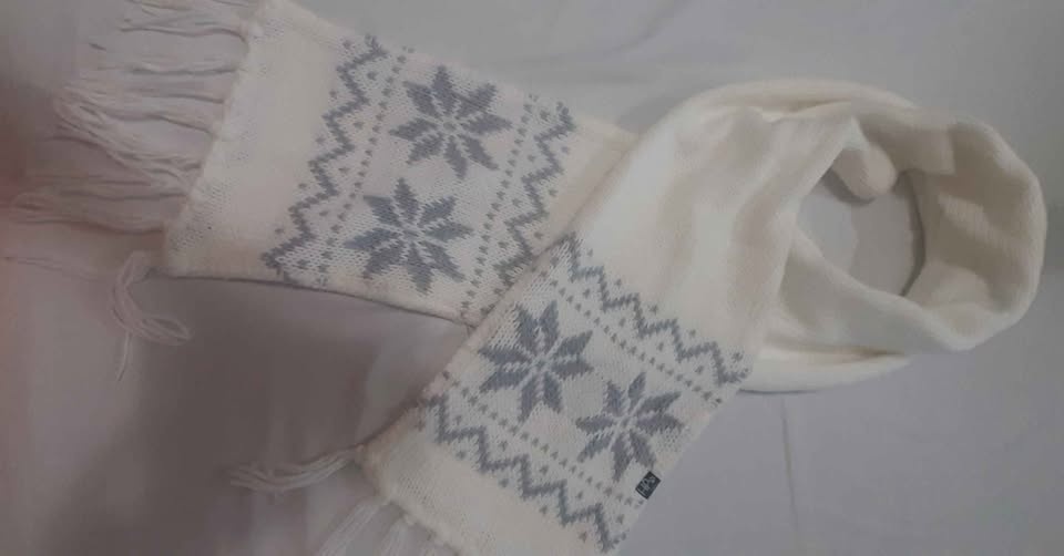 Hot Paws White and Grey Knitted Winter Scarf🏆 - photo 2