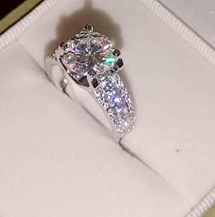 Brand new 3 ct lab made ring vvs1, free test lab report