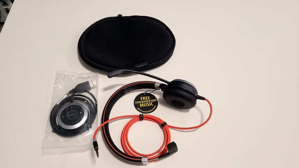 NEW Jabra Evolve 40 Stereo Headset - photo 2