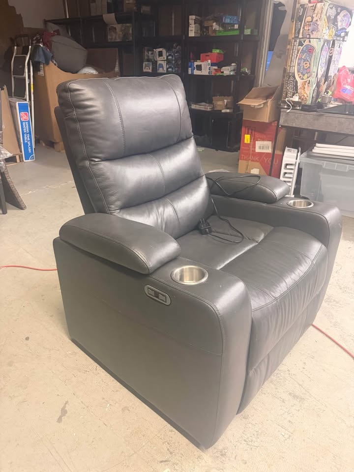 Ramsey Black Top-Grain Leather Home Theater Power Recliner - photo 2