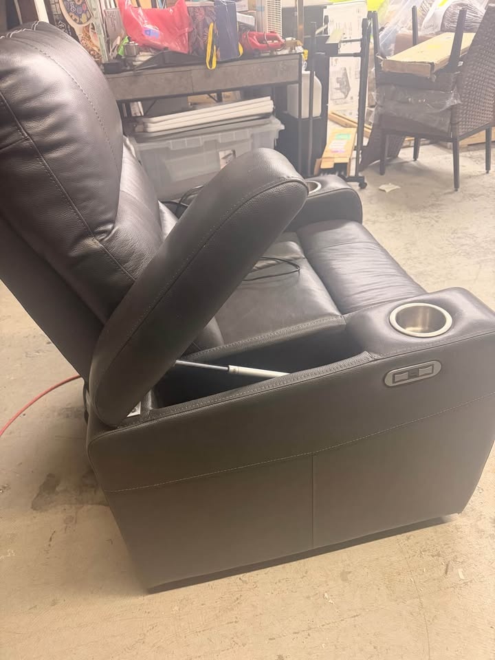 Ramsey Black Top-Grain Leather Home Theater Power Recliner - photo 4