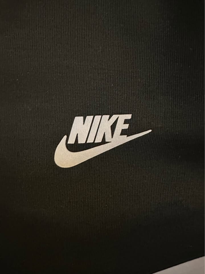 Reflective Nike Tech Fleece Top - photo 4