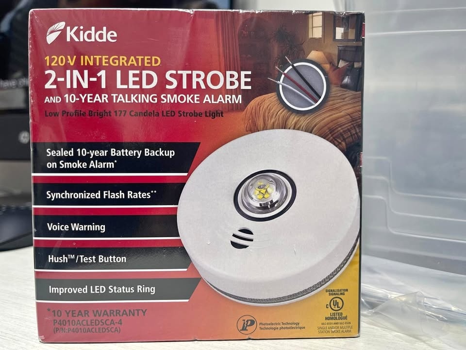 Kidde Hardwire Smoke Alarm with LED Strobe & Voice Alert P4010AC