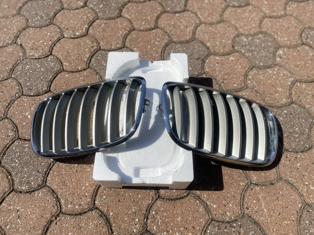 BMW E70 OEM KIDNEY GRILLS