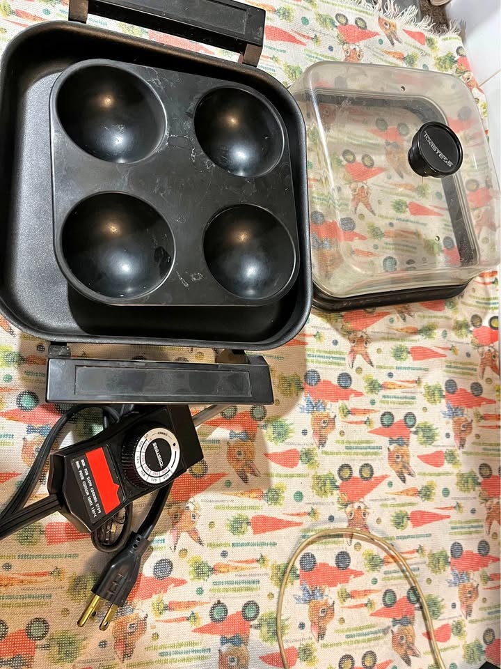 Vintage 1993 Toastess Electric Griddle Skillet 4-Cup Egg Poacher