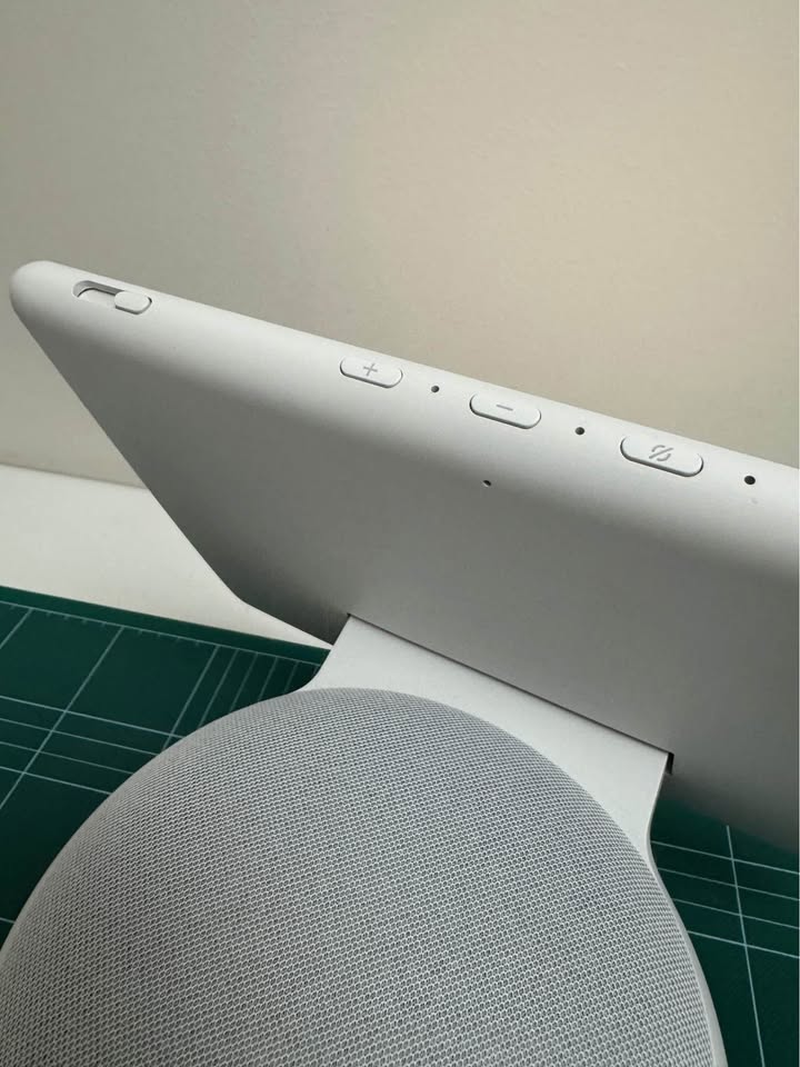 White Echo Show 10 (3rd Gen) - photo 3