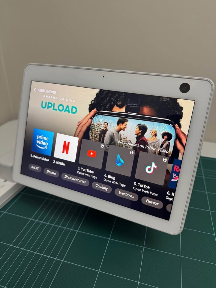 White Echo Show 10 (3rd Gen) - photo 5