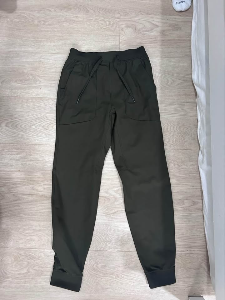 BRAND NEW DARK GREEN LULULEMON JOGGERS