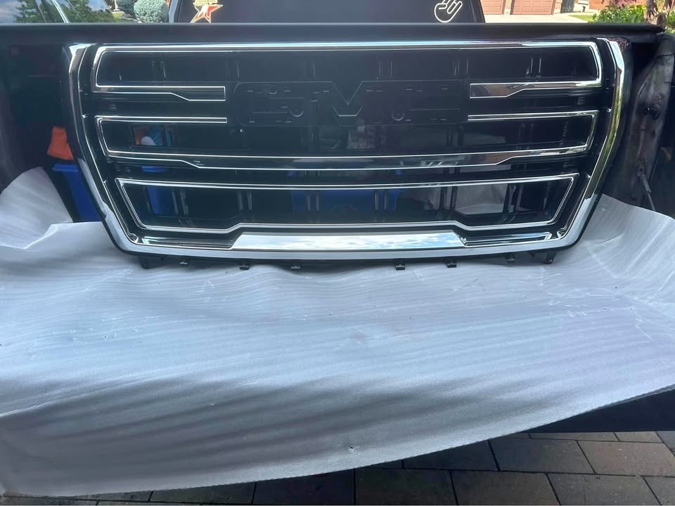GMC Yukon Front Grill 2021-2024