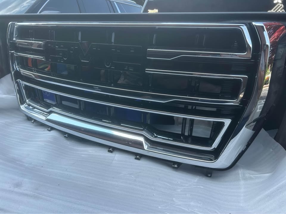GMC Yukon Front Grill 2021-2024 - photo 3