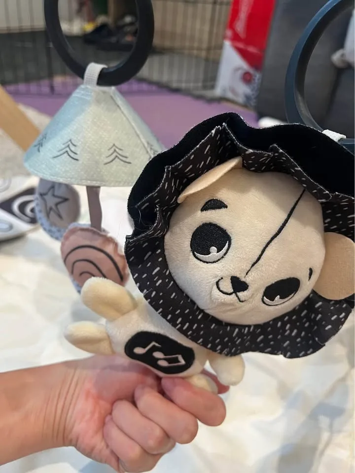 Tiny Love Black & White Décor Luxe Developmental Gymini image indicator(4)