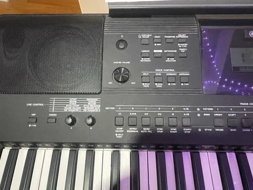 Yamaha PSR-E453 61-Key Electronic Keyboard with Stand - photo 4