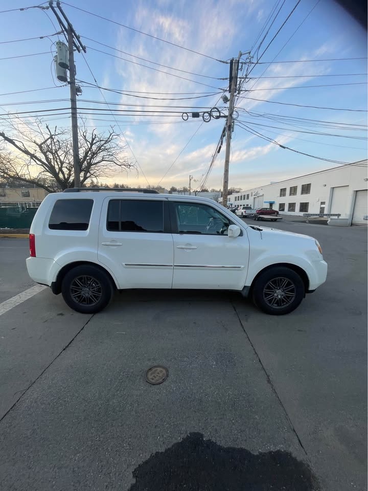 2011 Honda Pilot Touring Sport Utility 4D - photo 4