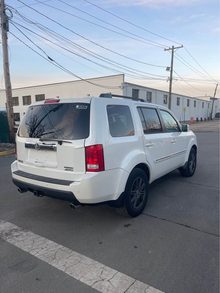 2011 Honda Pilot Touring Sport Utility 4D - photo 5