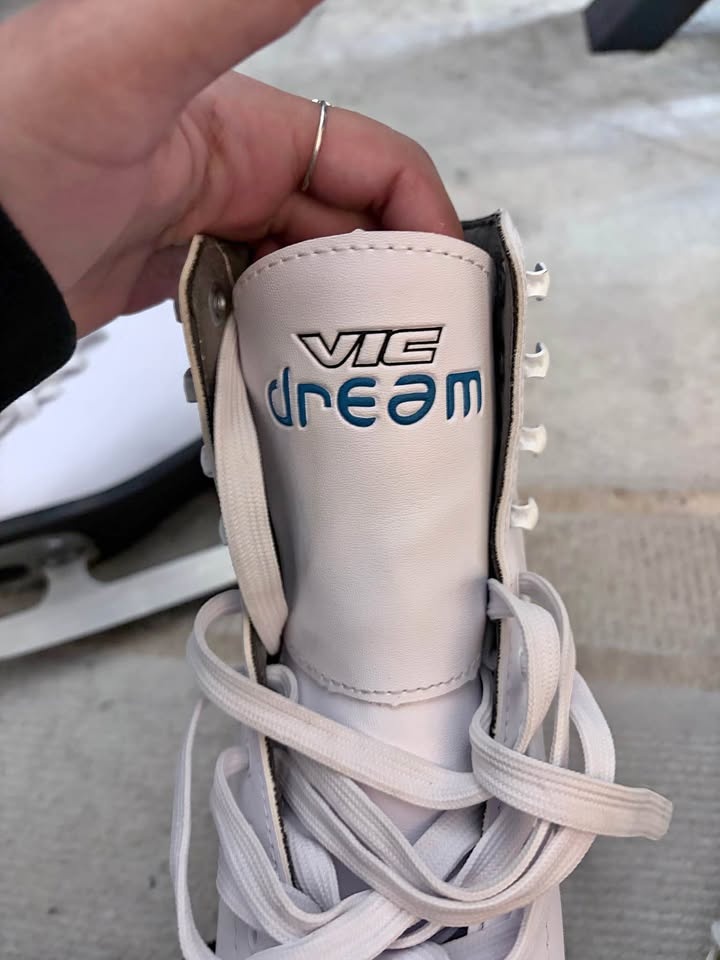 Vic Dream Womens Figure Skates Size 8