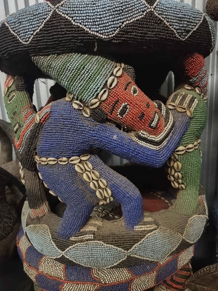 Bamileke Royal Beaded Stool - photo 2