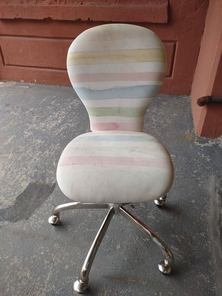 2 William Sonoma Kids Round Upholstered Chairs - photo 2