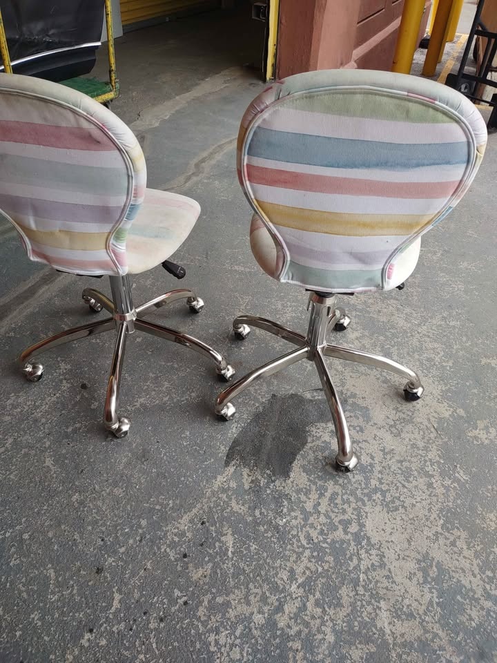 2 William Sonoma Kids Round Upholstered Chairs - photo 4