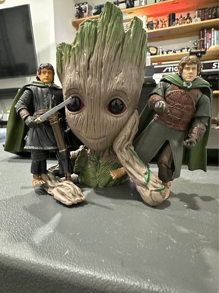 Lord of the Rings Merry Pippin Baby Groot Ent Figure