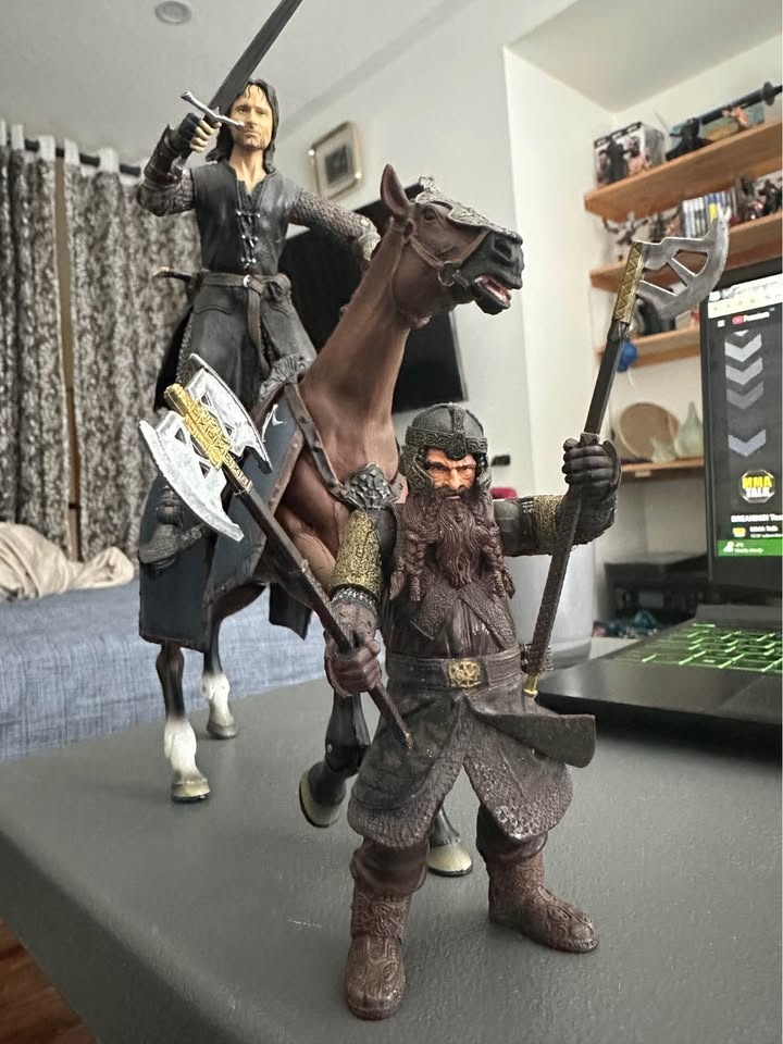 Lord of the Rings Action Figures - Aragorn, Gimli, Orcs - photo 4
