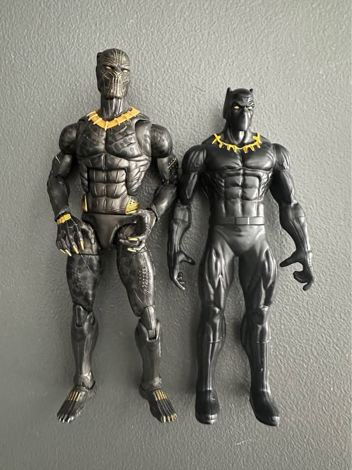 Black Panther and Warmonger Figures - photo 2