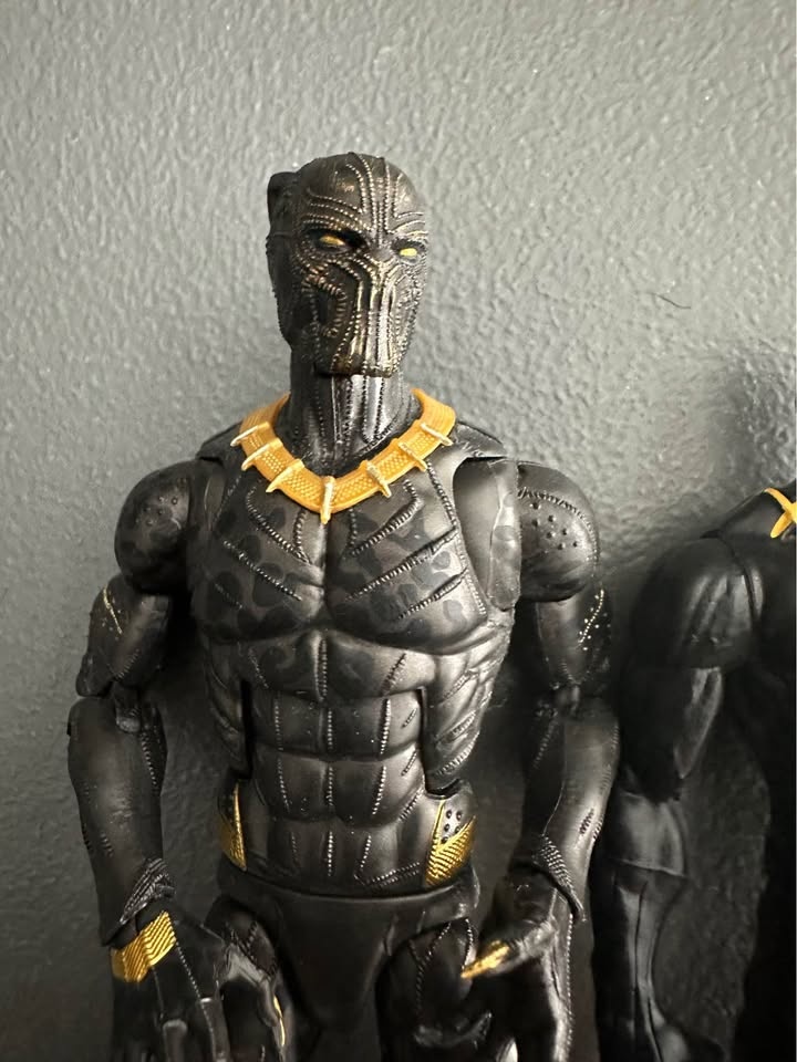 Black Panther and Warmonger Figures - photo 3