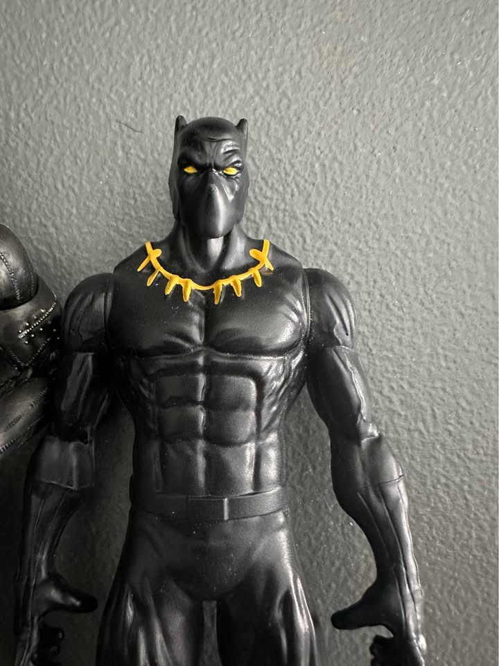 Black Panther and Warmonger Figures - photo 4