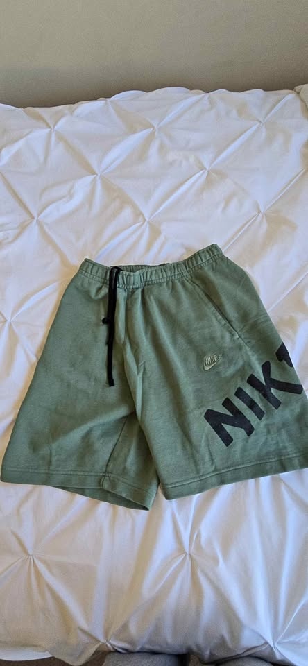 Mens heavyweight cotton Nike shorts size M also fits Large