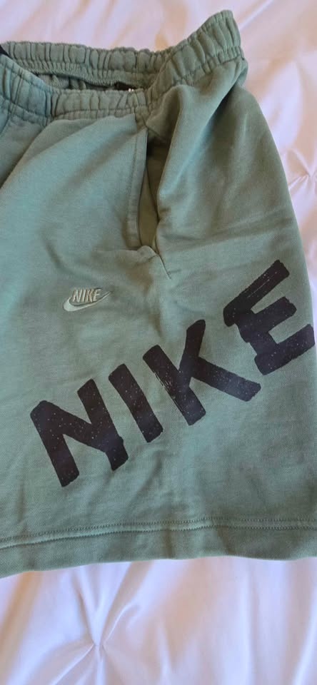 Mens heavyweight cotton Nike shorts size M also fits Large - photo 2