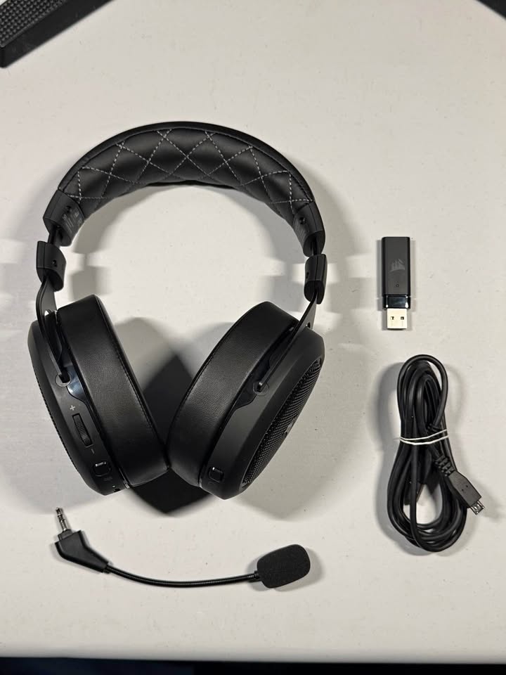 Corsair HS70 Pro wireless Headphones