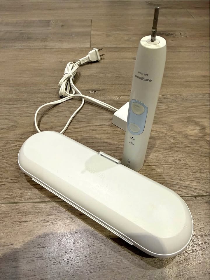 Philips Sonicare Electric Toothbrush w/ Charger & Travel Case