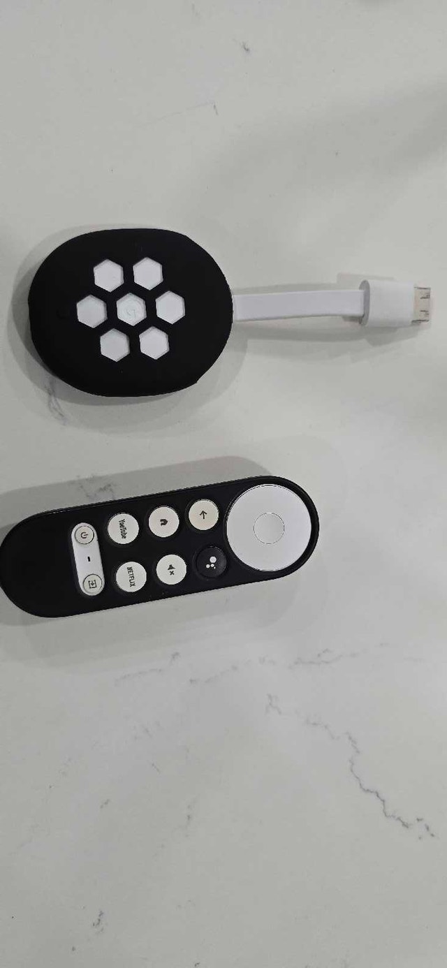 4K Chromecast with Google TV + Black Silicone Case - photo 2