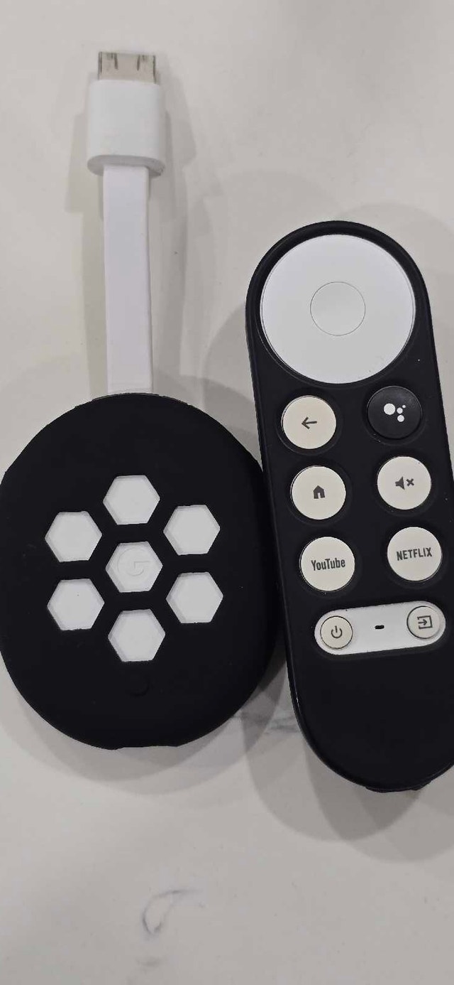 4K Chromecast with Google TV + Black Silicone Case - photo 3