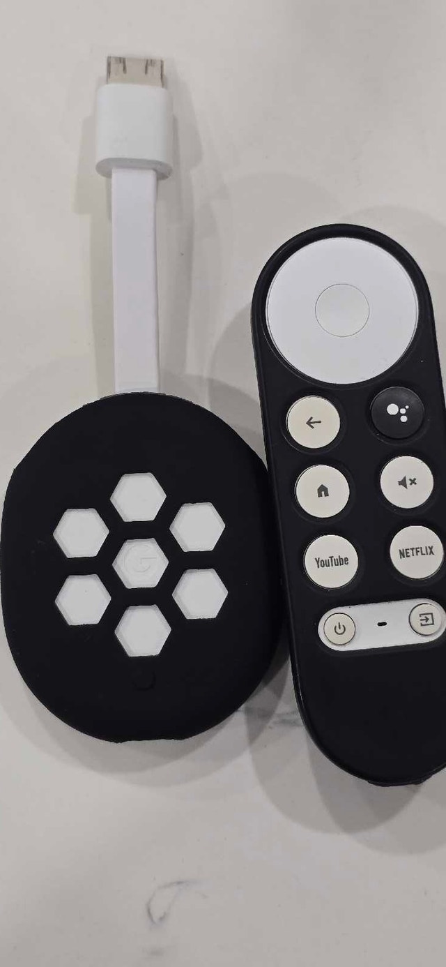 4K Chromecast with Google TV + Black Silicone Case - photo 4