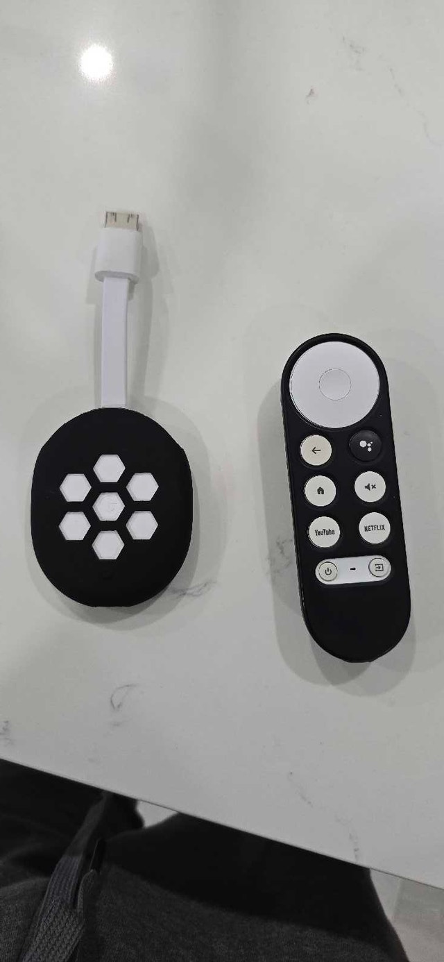 4K Chromecast with Google TV + Black Silicone Case - photo 5