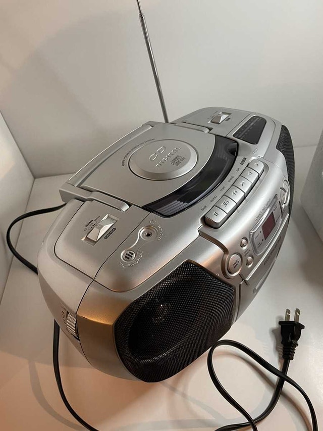 AM/FM Radio CD Player