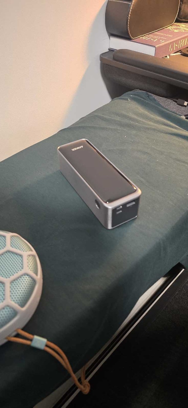 Anker Prime Power Bank, 27,650mAh + Silicone Cover - photo 3