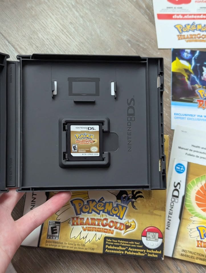 Pokemon Heart Gold (new complete in box) - photo 2